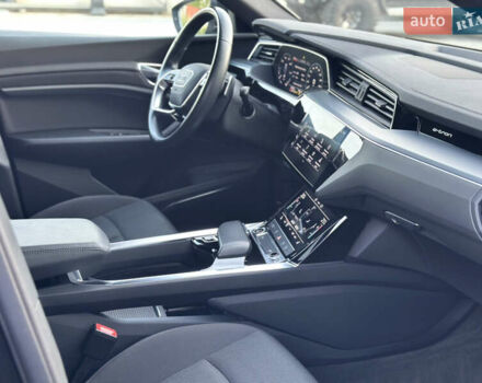 Черный Ауди E-Tron, объемом двигателя 0 л и пробегом 40 тыс. км за 26900 $, фото 26 на Automoto.ua