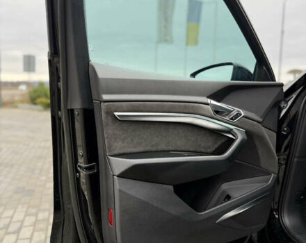 Чорний Ауді E-Tron, об'ємом двигуна 0 л та пробігом 65 тис. км за 41500 $, фото 9 на Automoto.ua