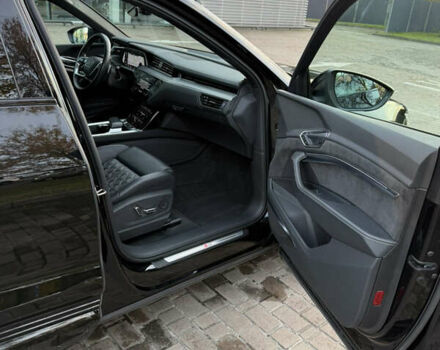 Черный Ауди E-Tron, объемом двигателя 0 л и пробегом 71 тыс. км за 38470 $, фото 23 на Automoto.ua