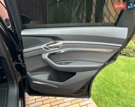 Чорний Ауді E-Tron, об'ємом двигуна 0 л та пробігом 58 тис. км за 42999 $, фото 78 на Automoto.ua