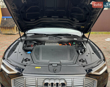 Чорний Ауді E-Tron, об'ємом двигуна 0 л та пробігом 190 тис. км за 24199 $, фото 42 на Automoto.ua