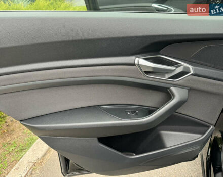 Чорний Ауді E-Tron, об'ємом двигуна 0 л та пробігом 190 тис. км за 23900 $, фото 33 на Automoto.ua