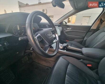 Черный Ауди E-Tron, объемом двигателя 0 л и пробегом 70 тыс. км за 32500 $, фото 20 на Automoto.ua