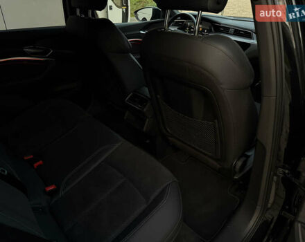 Чорний Ауді E-Tron, об'ємом двигуна 0 л та пробігом 58 тис. км за 39999 $, фото 48 на Automoto.ua