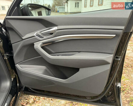 Чорний Ауді E-Tron, об'ємом двигуна 0 л та пробігом 126 тис. км за 27000 $, фото 14 на Automoto.ua