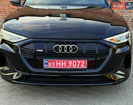 Чорний Ауді E-Tron, об'ємом двигуна 0 л та пробігом 58 тис. км за 41900 $, фото 4 на Automoto.ua