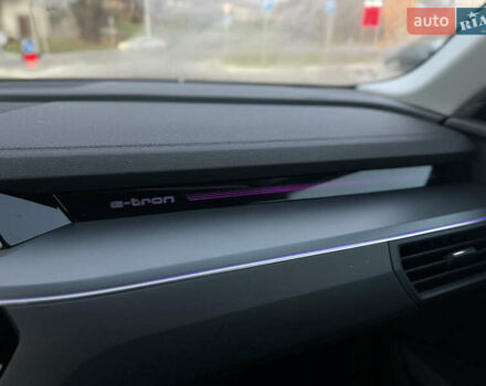 Чорний Ауді E-Tron, об'ємом двигуна 0 л та пробігом 155 тис. км за 28500 $, фото 19 на Automoto.ua