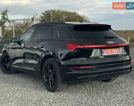Чорний Ауді E-Tron, об'ємом двигуна 0 л та пробігом 70 тис. км за 39999 $, фото 67 на Automoto.ua