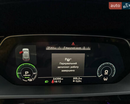 Чорний Ауді E-Tron, об'ємом двигуна 0 л та пробігом 54 тис. км за 37990 $, фото 19 на Automoto.ua