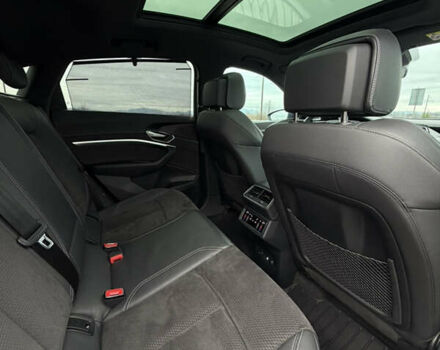 Чорний Ауді E-Tron, об'ємом двигуна 0 л та пробігом 65 тис. км за 41500 $, фото 12 на Automoto.ua