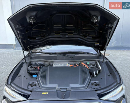 Чорний Ауді E-Tron, об'ємом двигуна 0 л та пробігом 95 тис. км за 36599 $, фото 83 на Automoto.ua