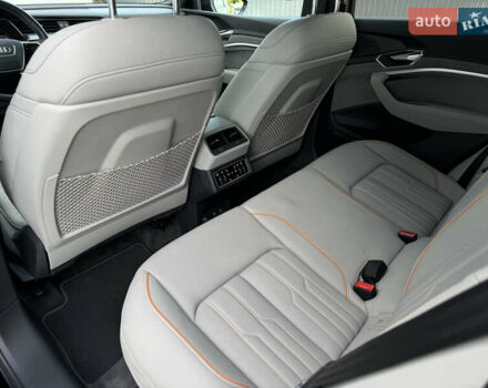 Черный Ауди E-Tron, объемом двигателя 0 л и пробегом 73 тыс. км за 44300 $, фото 21 на Automoto.ua