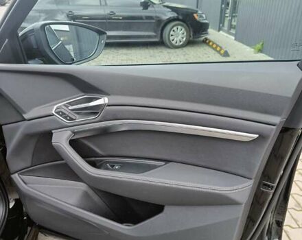 Чорний Ауді E-Tron, об'ємом двигуна 0 л та пробігом 147 тис. км за 29999 $, фото 20 на Automoto.ua