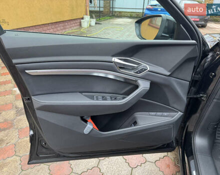 Чорний Ауді E-Tron, об'ємом двигуна 0 л та пробігом 190 тис. км за 24199 $, фото 10 на Automoto.ua