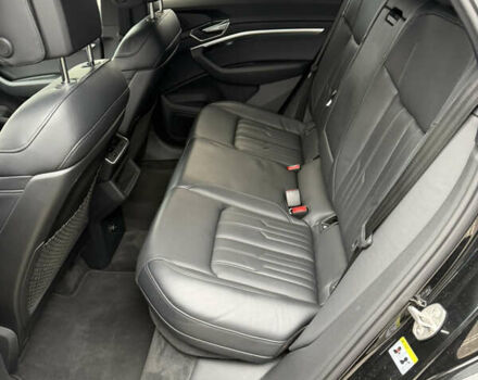 Чорний Ауді E-Tron, об'ємом двигуна 0 л та пробігом 133 тис. км за 34900 $, фото 19 на Automoto.ua