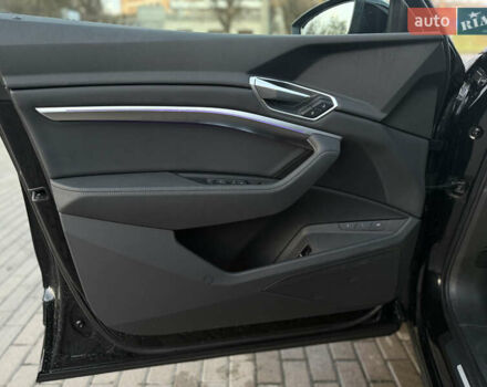 Чорний Ауді E-Tron, об'ємом двигуна 0 л та пробігом 155 тис. км за 28500 $, фото 10 на Automoto.ua