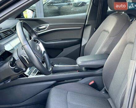 Черный Ауди E-Tron, объемом двигателя 0 л и пробегом 40 тыс. км за 26900 $, фото 25 на Automoto.ua