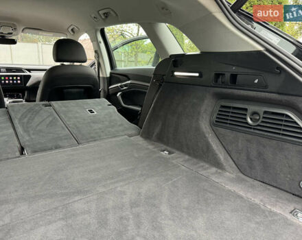 Чорний Ауді E-Tron, об'ємом двигуна 0 л та пробігом 190 тис. км за 23900 $, фото 45 на Automoto.ua