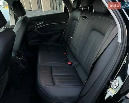 Чорний Ауді E-Tron, об'ємом двигуна 0 л та пробігом 130 тис. км за 27900 $, фото 22 на Automoto.ua
