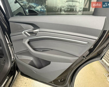 Черный Ауди E-Tron, объемом двигателя 0 л и пробегом 150 тыс. км за 27500 $, фото 26 на Automoto.ua