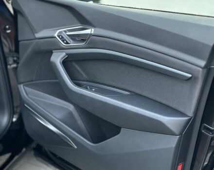 Черный Ауди E-Tron, объемом двигателя 0 л и пробегом 40 тыс. км за 26900 $, фото 31 на Automoto.ua