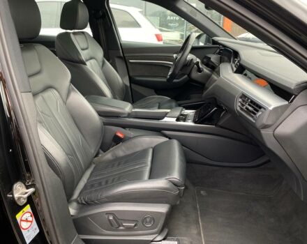 Чорний Ауді E-Tron, об'ємом двигуна 0 л та пробігом 81 тис. км за 36500 $, фото 27 на Automoto.ua