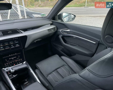 Чорний Ауді E-Tron, об'ємом двигуна 0 л та пробігом 70 тис. км за 39999 $, фото 44 на Automoto.ua