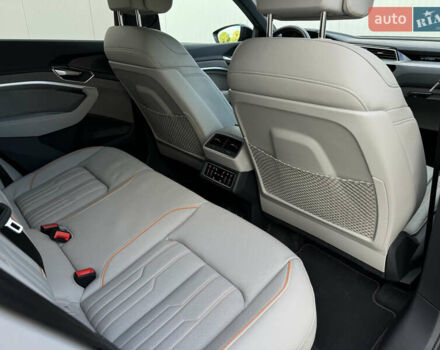 Черный Ауди E-Tron, объемом двигателя 0 л и пробегом 73 тыс. км за 44300 $, фото 23 на Automoto.ua