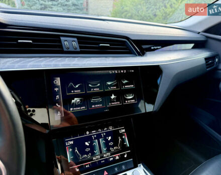 Черный Ауди E-Tron, объемом двигателя 0 л и пробегом 140 тыс. км за 29299 $, фото 31 на Automoto.ua
