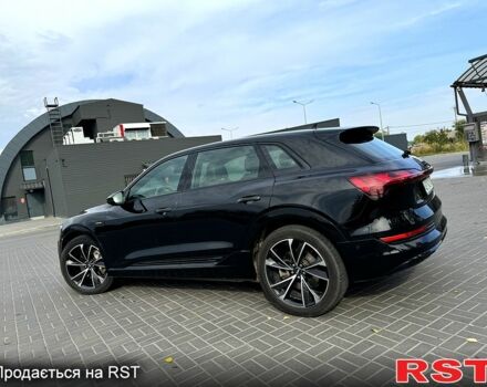 Чорний Ауді E-Tron, об'ємом двигуна 0 л та пробігом 39 тис. км за 31500 $, фото 2 на Automoto.ua