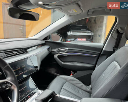 Чорний Ауді E-Tron, об'ємом двигуна 0 л та пробігом 190 тис. км за 24199 $, фото 52 на Automoto.ua