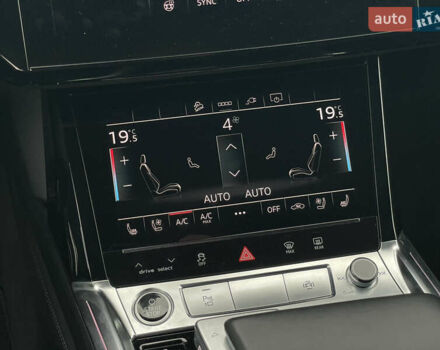 Чорний Ауді E-Tron, об'ємом двигуна 0 л та пробігом 70 тис. км за 39999 $, фото 39 на Automoto.ua