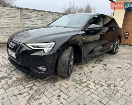 Черный Ауди E-Tron, объемом двигателя 0 л и пробегом 142 тыс. км за 29950 $, фото 2 на Automoto.ua