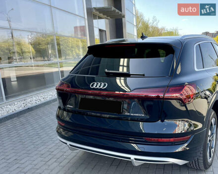Черный Ауди E-Tron, объемом двигателя 0 л и пробегом 33 тыс. км за 53450 $, фото 3 на Automoto.ua
