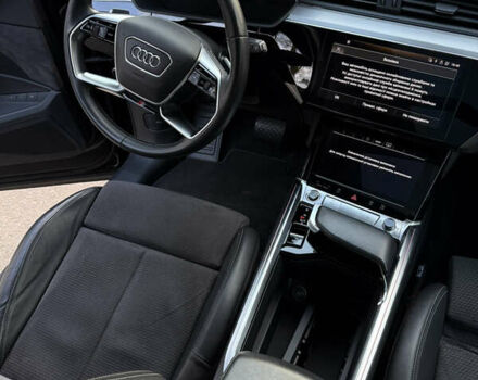 Чорний Ауді E-Tron, об'ємом двигуна 0 л та пробігом 178 тис. км за 31000 $, фото 16 на Automoto.ua