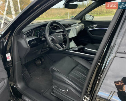 Чорний Ауді E-Tron, об'ємом двигуна 0 л та пробігом 70 тис. км за 39999 $, фото 57 на Automoto.ua
