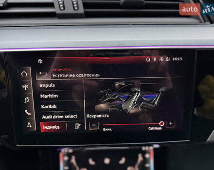 Чорний Ауді E-Tron, об'ємом двигуна 0 л та пробігом 54 тис. км за 37990 $, фото 22 на Automoto.ua