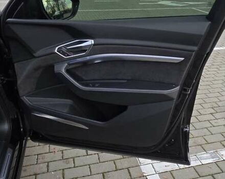 Черный Ауди E-Tron, объемом двигателя 0 л и пробегом 54 тыс. км за 43500 $, фото 86 на Automoto.ua