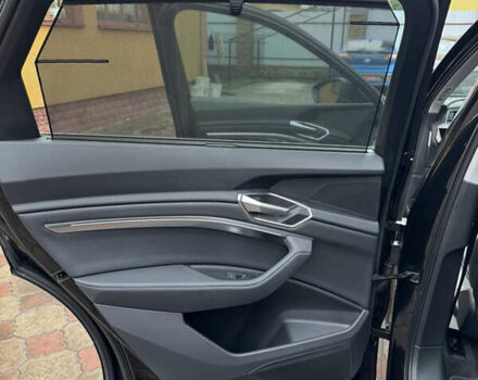 Чорний Ауді E-Tron, об'ємом двигуна 0 л та пробігом 190 тис. км за 24199 $, фото 16 на Automoto.ua