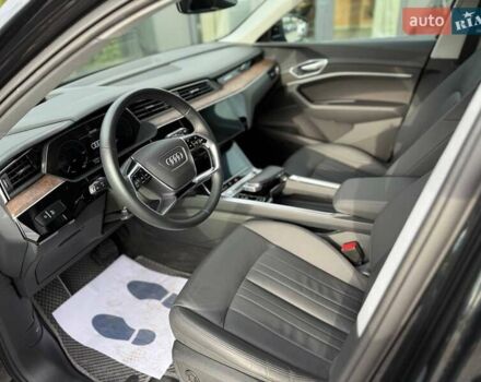Черный Ауди E-Tron, объемом двигателя 0 л и пробегом 34 тыс. км за 28999 $, фото 10 на Automoto.ua