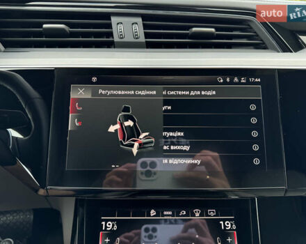 Черный Ауди E-Tron, объемом двигателя 0 л и пробегом 73 тыс. км за 44300 $, фото 38 на Automoto.ua