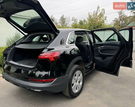 Чорний Ауді E-Tron, об'ємом двигуна 0 л та пробігом 190 тис. км за 23900 $, фото 40 на Automoto.ua