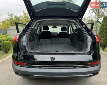 Чорний Ауді E-Tron, об'ємом двигуна 0 л та пробігом 190 тис. км за 23900 $, фото 44 на Automoto.ua