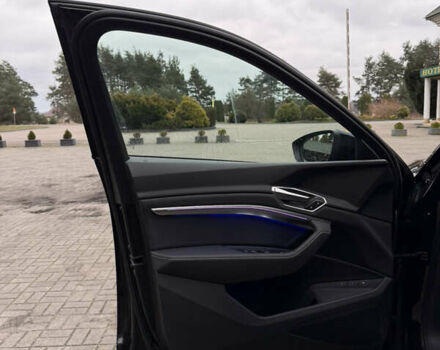 Чорний Ауді E-Tron, об'ємом двигуна 0 л та пробігом 54 тис. км за 37990 $, фото 14 на Automoto.ua
