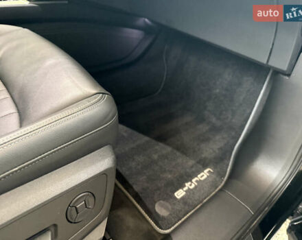 Черный Ауди E-Tron, объемом двигателя 0 л и пробегом 150 тыс. км за 27500 $, фото 22 на Automoto.ua