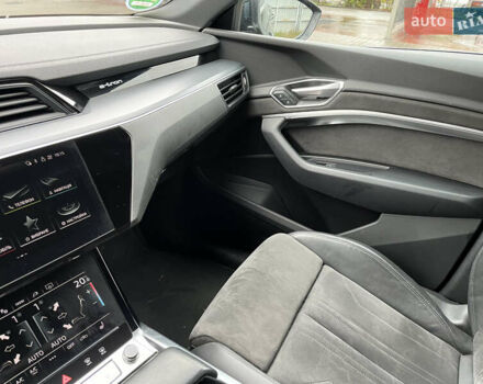 Черный Ауди E-Tron, объемом двигателя 0 л и пробегом 96 тыс. км за 34500 $, фото 9 на Automoto.ua