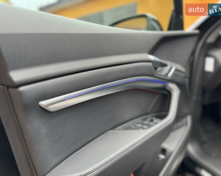 Чорний Ауді E-Tron, об'ємом двигуна 0 л та пробігом 190 тис. км за 24199 $, фото 51 на Automoto.ua