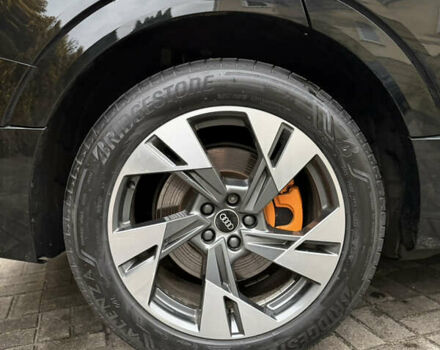 Чорний Ауді E-Tron, об'ємом двигуна 0 л та пробігом 54 тис. км за 37990 $, фото 11 на Automoto.ua