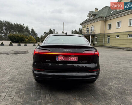 Чорний Ауді E-Tron, об'ємом двигуна 0 л та пробігом 54 тис. км за 37990 $, фото 6 на Automoto.ua