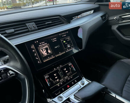 Чорний Ауді E-Tron, об'ємом двигуна 0 л та пробігом 187 тис. км за 23300 $, фото 44 на Automoto.ua